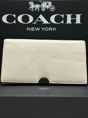 COACH Dreamer Smooth Leather Long Wallet in Chalk